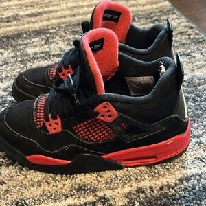 Air Jordan 4 Retro (GS) Red Thunder.